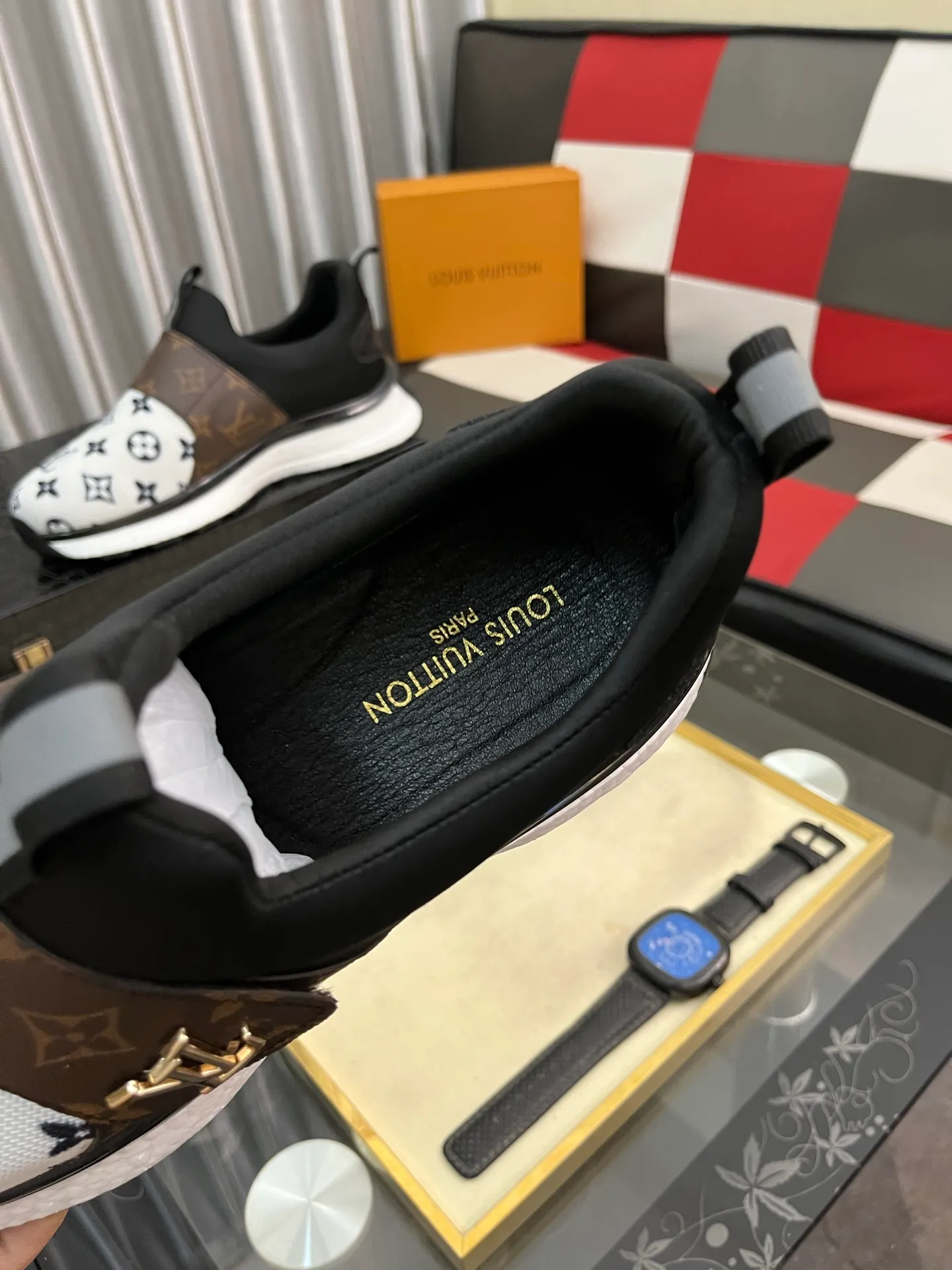 Men's shoes💰458⌚️⌚️"LOUI* VUITTO*" latest popular men's casual shoes ✔️This model is made of original breathable fly woven fabric, super shiny in real life⚡️ Fashionable and versatile, the toe last shape is firm and full, the soles are made from LV original mold and can be put in and out at will. It is light and comfortable for the foot~Purely handmade, details determine the quality! Size:38-442️⃣Colors available